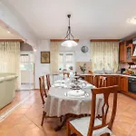 3 Bedroom Gorgeous In *