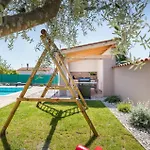 3 Bedroom Gorgeous In * Pula
