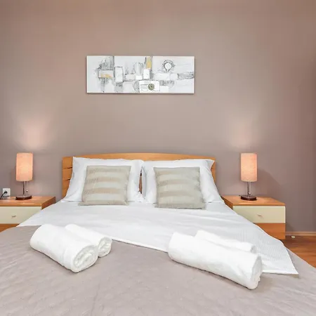Stunning In With Wifi Apartment
