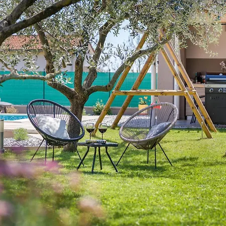 Stunning In With Wifi Apartment Pula