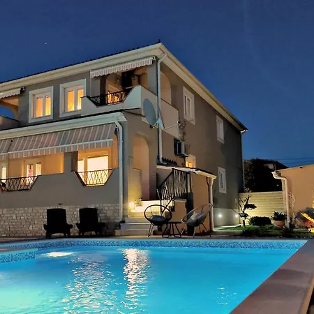 Stunning In With Wifi Apartment