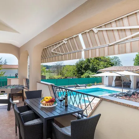 Apartment Stunning In With Wifi Pula
