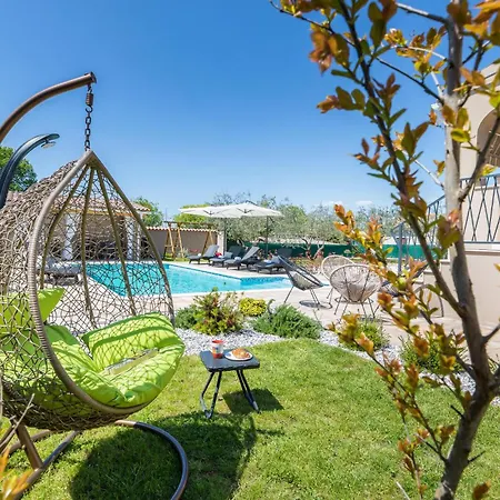 Apartment Stunning In With Wifi Pula