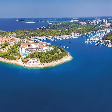 Stunning In With Wifi Apartment Pula
